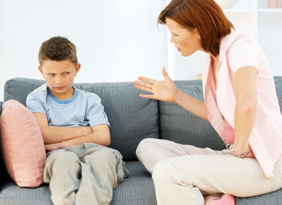 Conserve la tranquilidad para conversar con su hijo.
