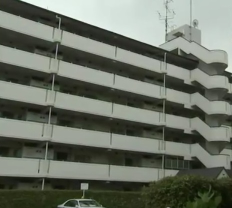 Edificio donde vivían madre e hijo