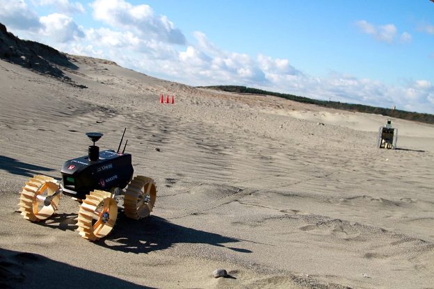 Rover (foto Hakuto)
