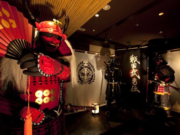 Sengoku Buyuuden en Shinjuku.