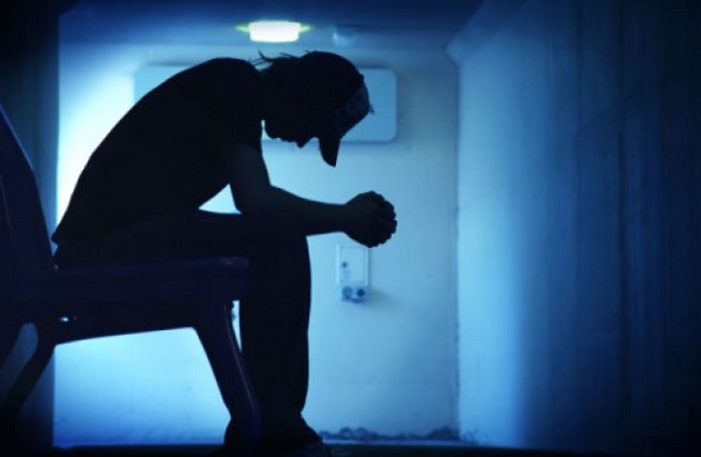 Baja el número de suicidios, pero no tanto entre jóvenes..
