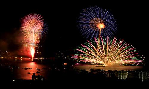 Kamakura Hanabi Taikai en Yuigahama.