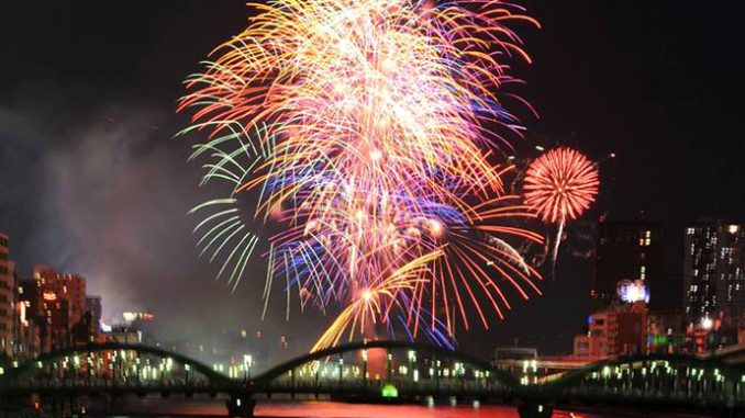 Sumidagawa Hanabi Taikai en Sumida ku.