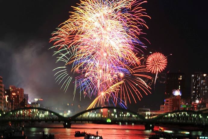 Sumidagawa Hanabi Taikai en Sumida ku.