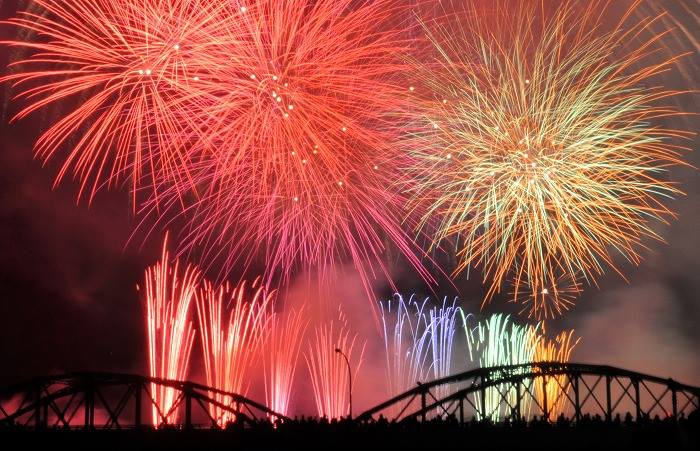 Shizuoka - Abekawa Hanabi Taikai en Abekawa bashi joryu.