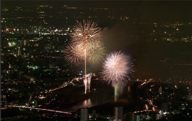 Gifu - Shijo kusen dai 70 kai kinen zenkoku manatsu no Nagaragawakahan ni, heiwa wo chikau dairin en Nagaragawa kahan