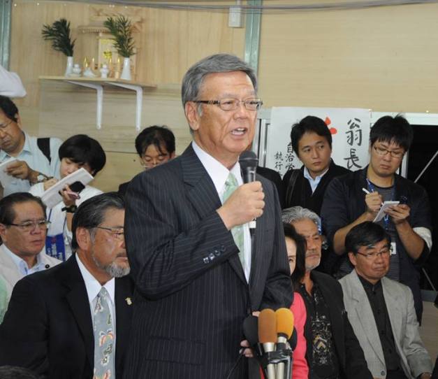 Takeshi Onaga, gobernador de Okinawa (foto Facebook oficial)