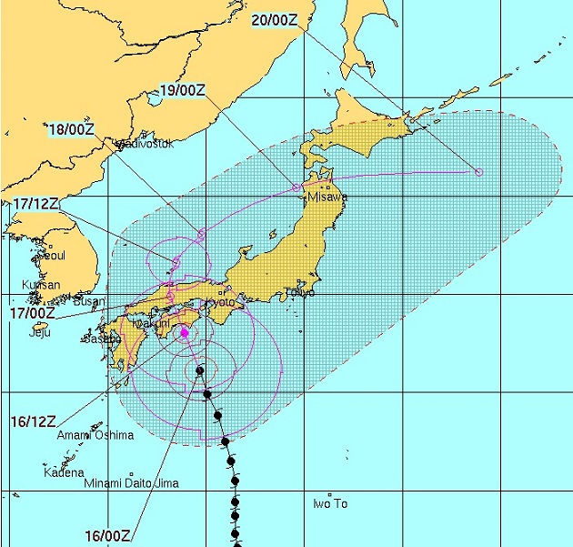 Paso del tifón 11 por Japón. Imagen del Centro de Alertas de Tifones de EEUU.