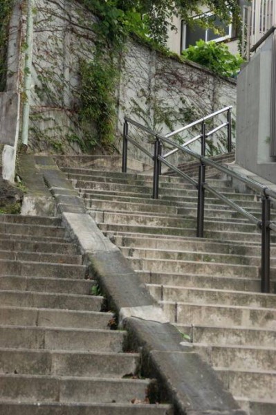 2. Escalera fantasma en Nezu, Bunkyo.