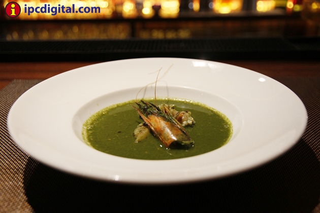 Aguadito de dashi de camarones, culandtro & quinua