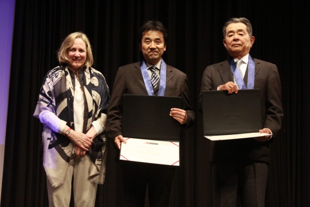 Los arqueólogos japoneses con la ministra de Cultura de Perú (foto Ministerio de Cultura de Perú)