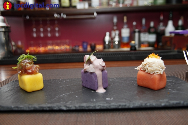 Minicausas: limeña y toro negi, papa morada con pulpo al olivo y papa con rocoto con cangrejo.