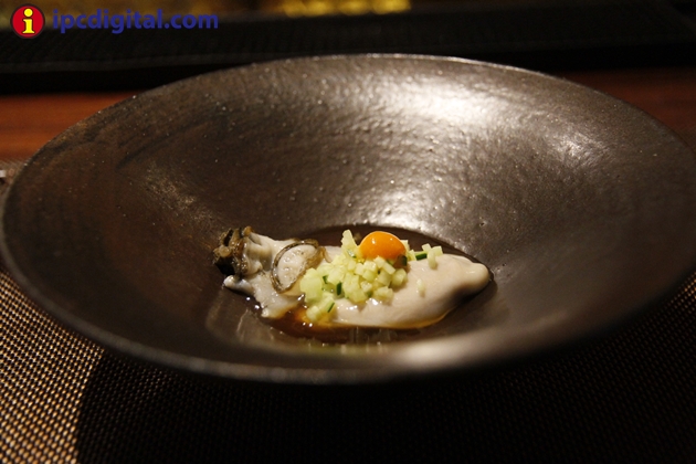 Ostra con crema de rocoto, ponzu gelée, yuzu & kyuri.