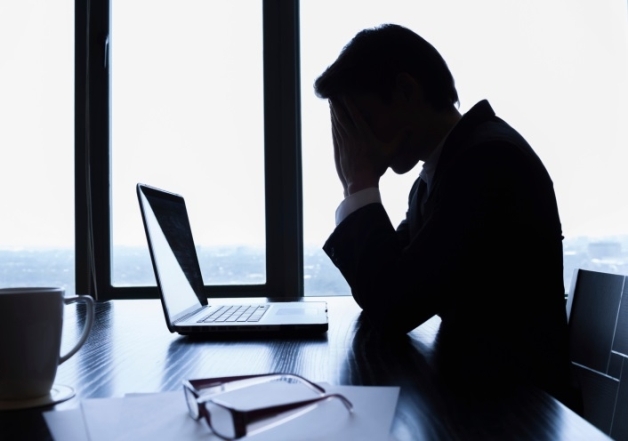 Trabajar mucho no es una negligencia insignificante (foto cjob.com)