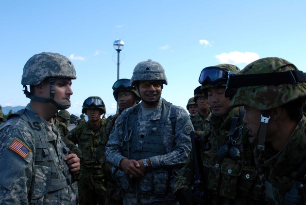 Tropas EEUU y japonesas en entrenamiento.