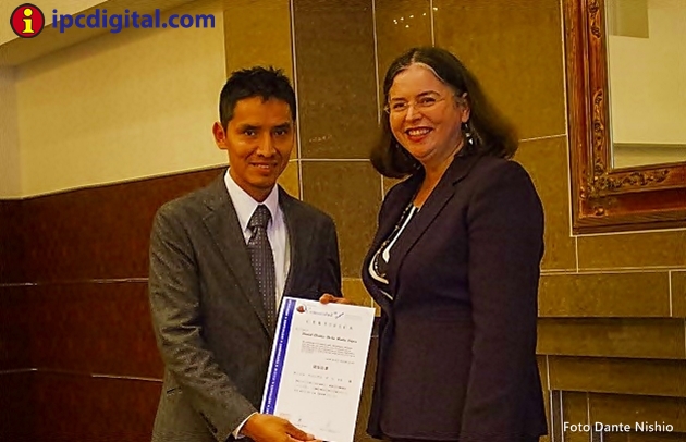 Daniel de la Mata y la profesora Marcela Lamadrid.
