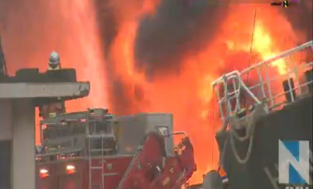 Fuego en Kawasaki