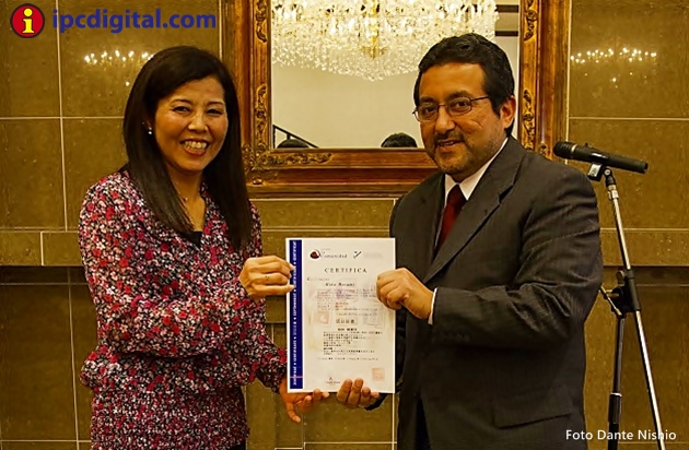 Harumi Aida y el cónsul, Jorge Jallo.