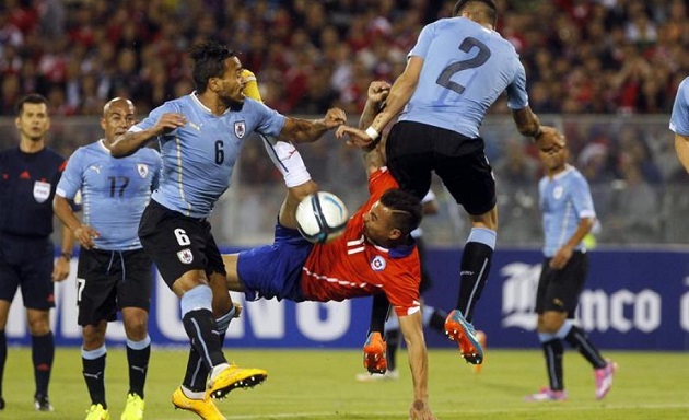 Chile quedó enrededado en el juego uruguayo.