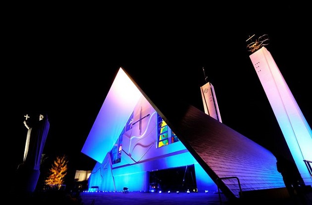 Iluminación navideña en la Iglesia Francisco Xavier en Yamaguchi.