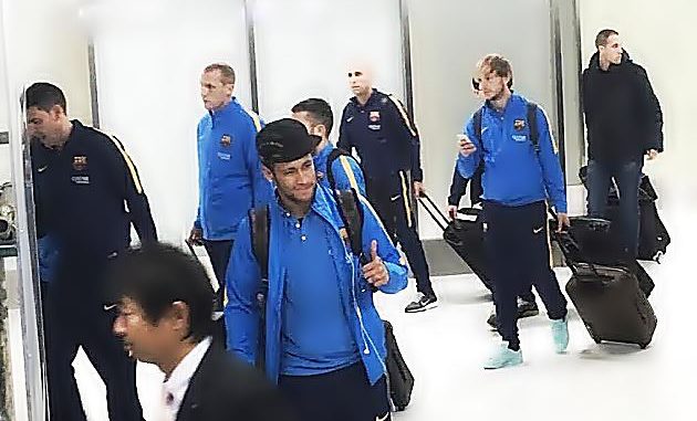 Neymar en el aeropuerto de Narita. (Foto Jun)