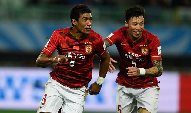 Paulinho Zhang Linpeng del Guangzhou Evergrande FC celebran (Foto Getty Images)