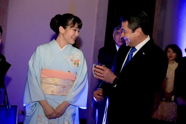 Princesa Mako y el presidente Hernández (foto presidencia.gob.hn)