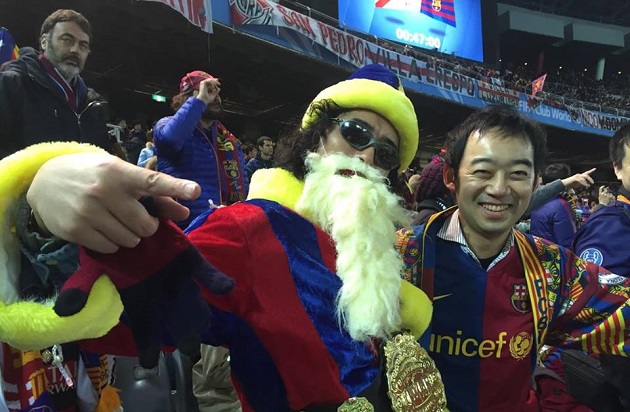 Seguidores de Barza en el estadio 2