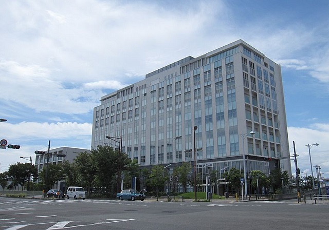 Oficina de Inmigración de Osaka (foto KishujiRapid)