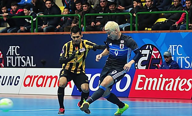 Kaoru Morioka ante la marca de un jugador de la Malasia