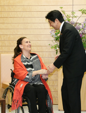 Gabriela Michetti y Shinzo Abe (foto Kantei)