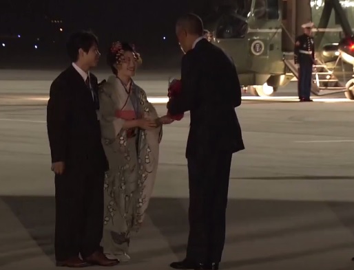 Obama a su llegada a Japón.