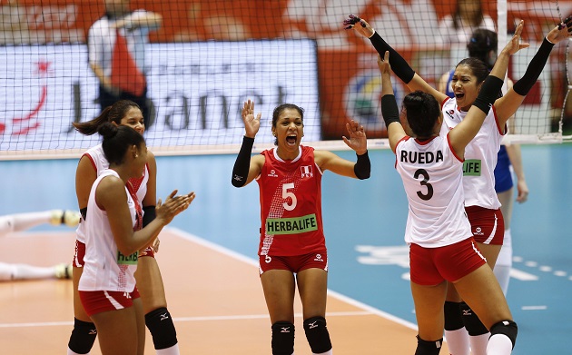 Perú celebra el triunfo sobre Kazajistán (Foto FIVB)