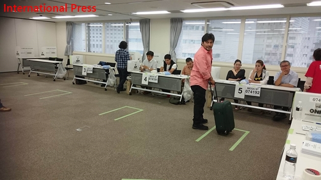 Centro de votacion en Tokio (3)