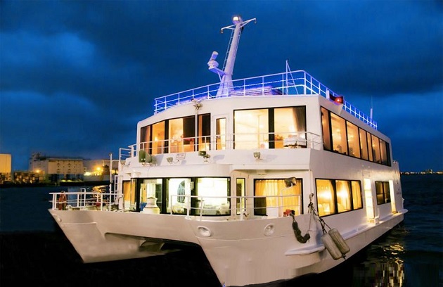 Crucero Celebrity II. Aquí será celebración de Fiestas Patrias de Perù y Colombia,