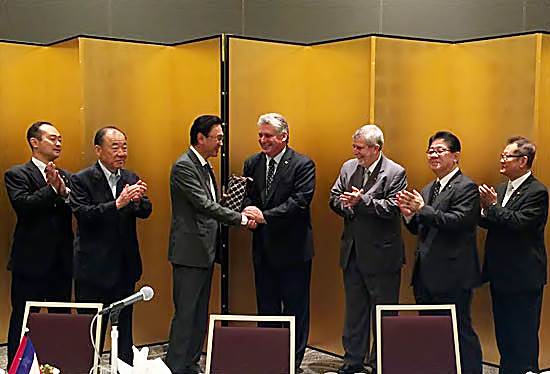 Keiji Furuya y Diaz-Canel en Tokio