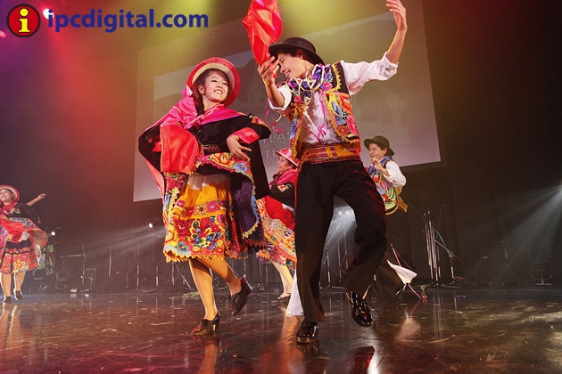 Huaylas de los chicos del grupo Kuntur.