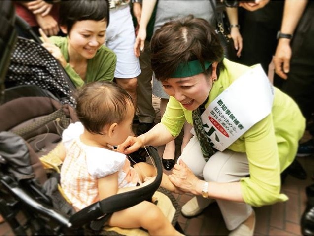 Yuriko Koike, candidata a gobernar Tokio (foto Twitter)