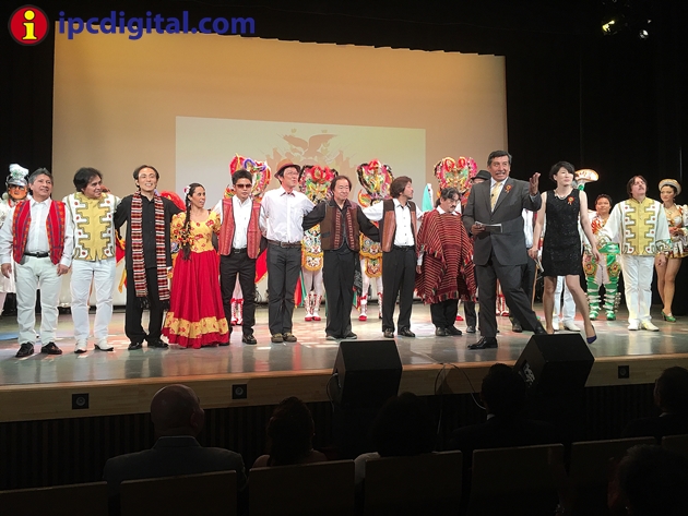 Agradecimiento al público que asistió al Centro Cívico de Akasaka en Tokio.