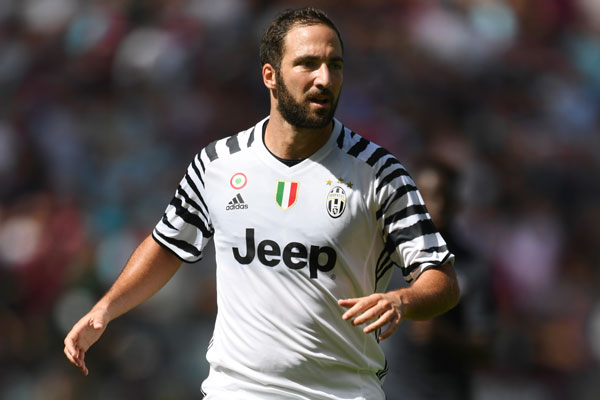 Juventus pagó 90 millones de euros por un Higuaín gordo.