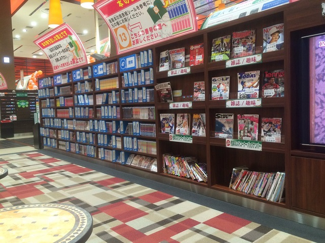 ¿Una librería? No. Un pachinko (foto Twitter)