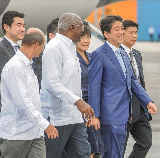 Shinzo Abe en Cuba (foto José M. Correa / Granma)