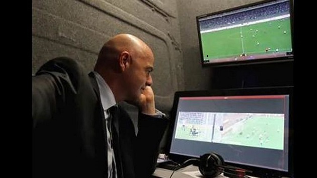 fifa-considera-arbitros-asistentes-video