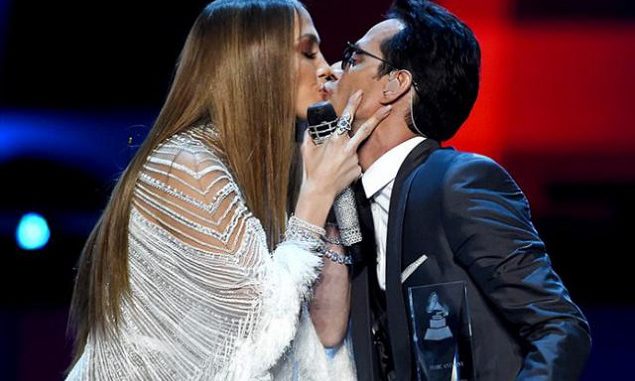 el-beso-de-marc-y-jlo