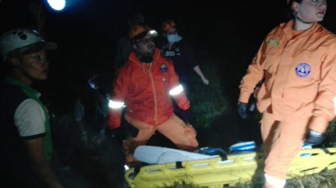 equipos-de-rescate-en-busca-de-sobrevivientes-en-colombia