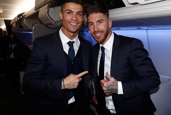 Ronaldo y Ramos en el avion rumbo a Japon