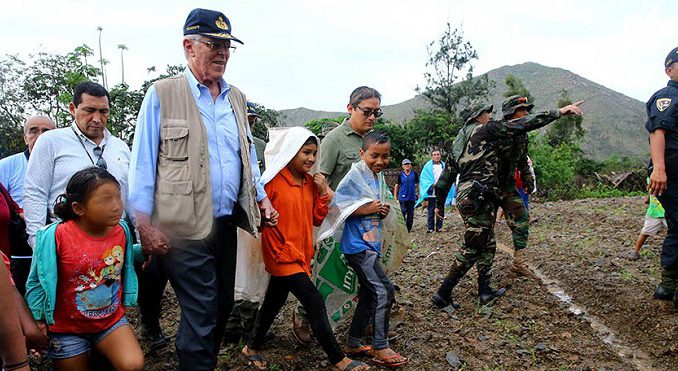 Presidente Kuczynski sobrevoló e inspeccionó zonas afectadas p
