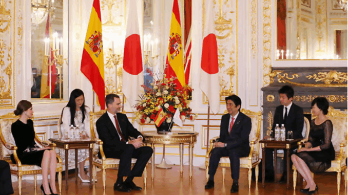 El rey Felipe y el primer ministro Abe reunidos en Madrid