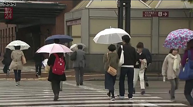 Lluvia y relampagos en Tokio