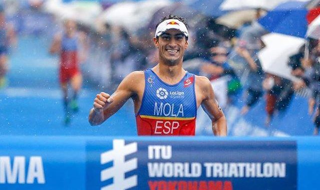 Mario Mola llega a la meta en Yokohama. (2 Facebook)
